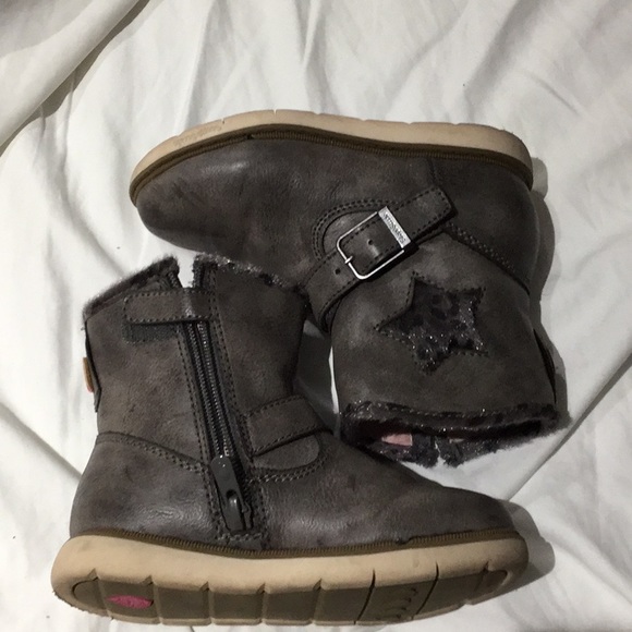 Girls taupe boots 9.5 worn once edgy look - Picture 3 of 11